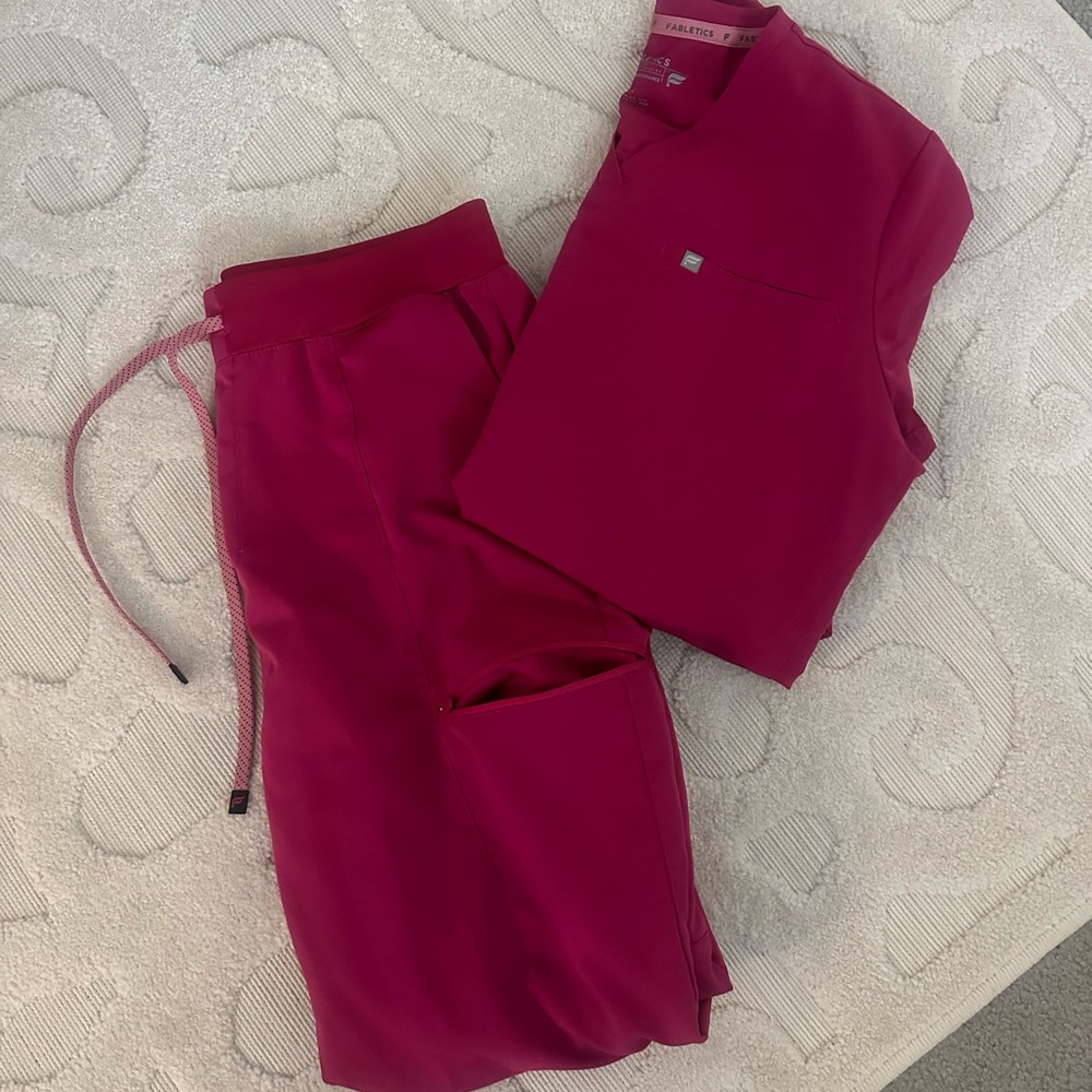 Fabletics scrub set